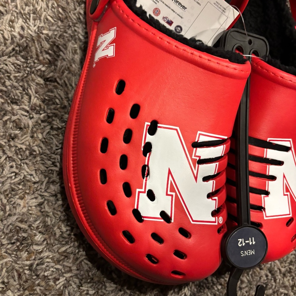 Men’s University of Nebraska Fake Croc with Fleece Lining - Picture 2 of 5